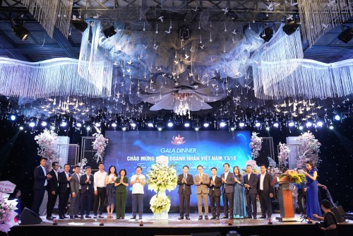  TỔ CHỨC GALA DINNER CHÀO MỪNG NGÀY DOANH NHÂN VIỆT NAM 13/10